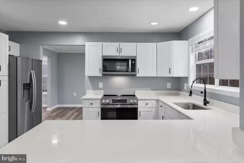 Kitchen - 10415 Labrador Loop, Manassas, VA 20112 photo 5 of 6