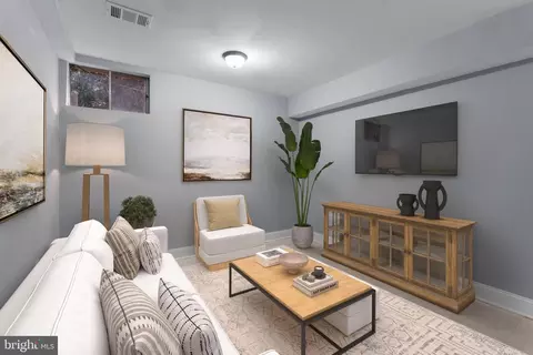 Living - 10415 Labrador Loop, Manassas, VA 20112 photo 4 of 8
