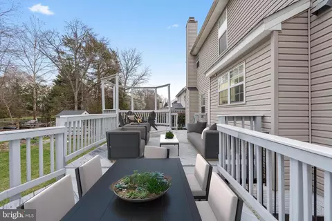 Exterior - 10415 Labrador Loop, Manassas, VA 20112 photo 5 of 9