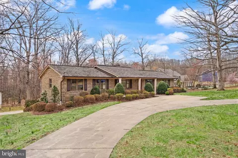 3801 Russell Rd, Woodbridge, VA 22192