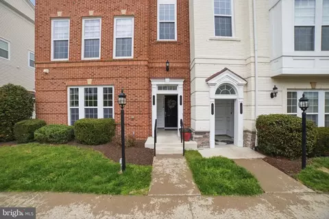 14535 Barkham Dr, Woodbridge, VA 22191