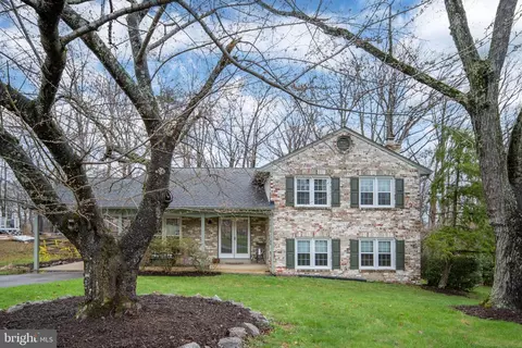 12335 Oakwood Dr, Woodbridge, VA 22192