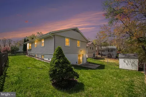 12698 Greenhall Dr, Woodbridge, VA 22192