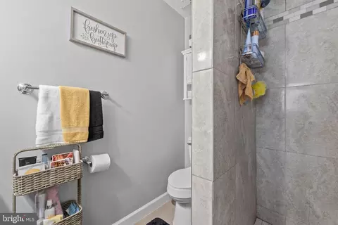 Bath - 3716 Tavern Way, Triangle, VA 22172 photo 1 of 2