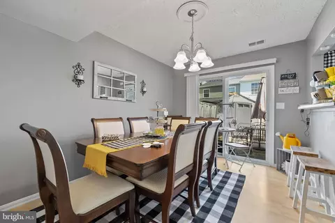 Dining - 3716 Tavern Way, Triangle, VA 22172 photo 1 of 2