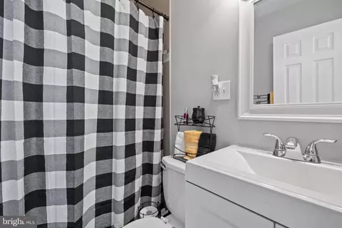 Bath - 3716 Tavern Way, Triangle, VA 22172 photo 2 of 2