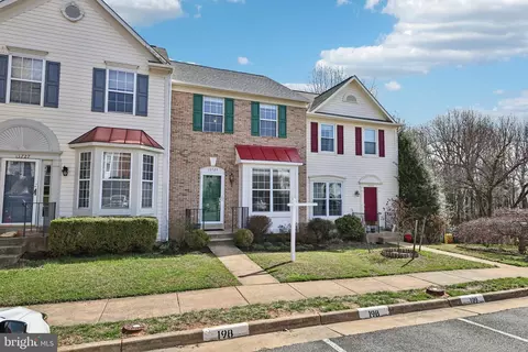 15729 Lansdale Pl, Dumfries, VA 22025