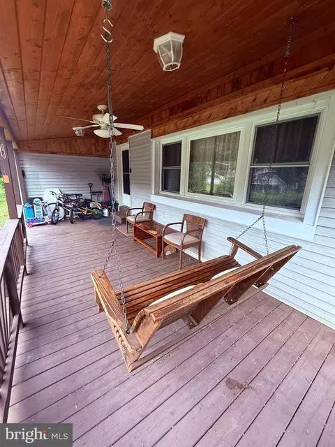 Exterior - 18318 Sharon Rd, Triangle, VA 22172 photo 3 of 6