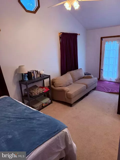 Bedroom - 18318 Sharon Rd, Triangle, VA 22172 photo 2 of 4