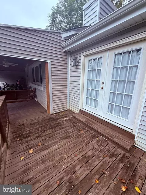 Exterior - 18318 Sharon Rd, Triangle, VA 22172 photo 5 of 6