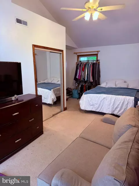 Bedroom - 18318 Sharon Rd, Triangle, VA 22172 photo 1 of 4