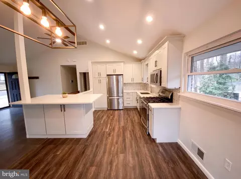 Kitchen - 18320 Candice Dr, Triangle, VA 22172 photo 1 of 1