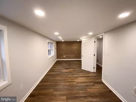 Living - 18320 Candice Dr, Triangle, VA 22172 photo 3 of 5