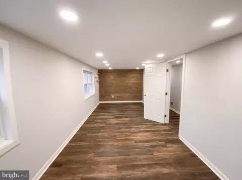 Living - 18320 Candice Dr, Triangle, VA 22172 photo 4 of 5