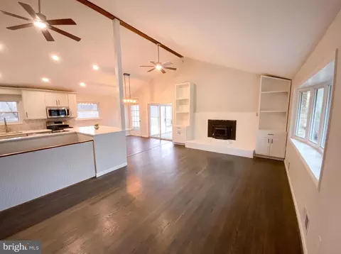 Living - 18320 Candice Dr, Triangle, VA 22172 photo 1 of 5