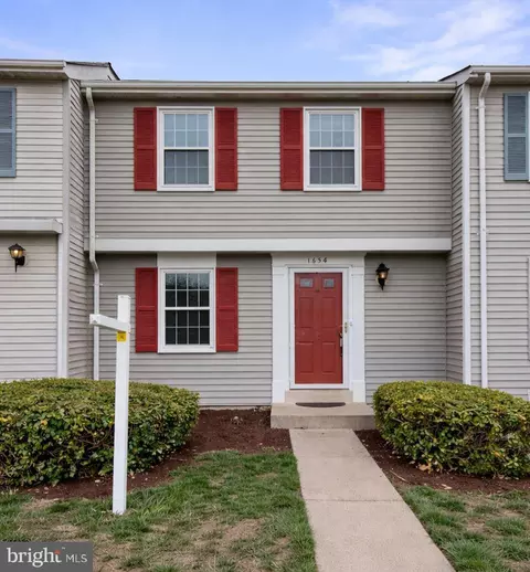 1656 Thenia Pl #3-2, Woodbridge, VA 22192