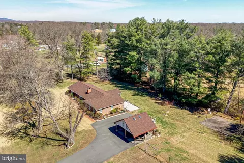 View/Area - 6017 Wheeler Ln, Broad Run, VA 20137 photo 4 of 4