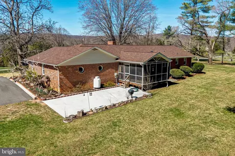 Exterior - 6017 Wheeler Ln, Broad Run, VA 20137 photo 5 of 9