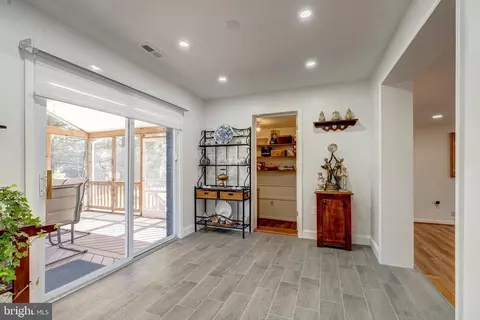 Entry Way - 6017 Wheeler Ln, Broad Run, VA 20137 photo 5 of 5