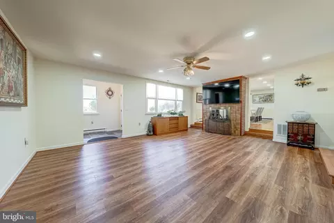 Living - 6017 Wheeler Ln, Broad Run, VA 20137 photo 1 of 3