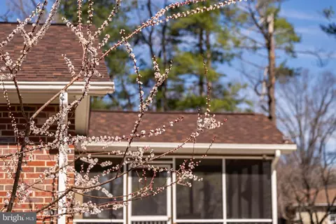Exterior - 6017 Wheeler Ln, Broad Run, VA 20137 photo 8 of 9
