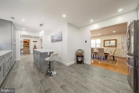 Entry Way - 6017 Wheeler Ln, Broad Run, VA 20137 photo 4 of 5