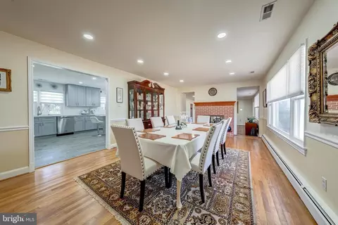 Dining - 6017 Wheeler Ln, Broad Run, VA 20137 photo 2 of 2