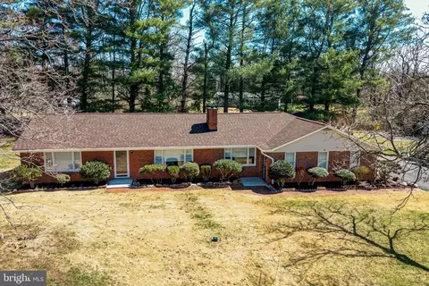Exterior - 6017 Wheeler Ln, Broad Run, VA 20137 photo 3 of 9