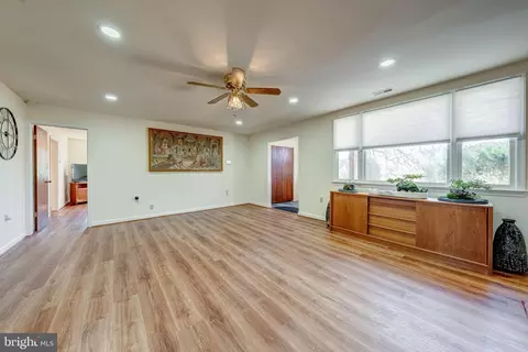 Living - 6017 Wheeler Ln, Broad Run, VA 20137 photo 2 of 3