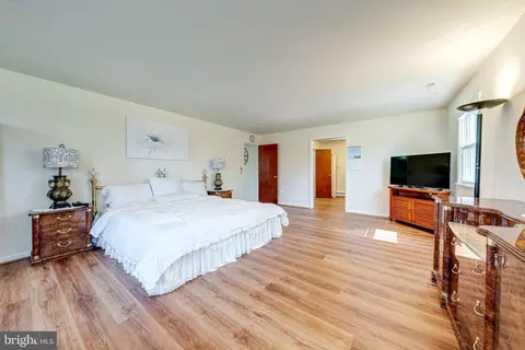 Bedroom - 6017 Wheeler Ln, Broad Run, VA 20137 photo 2 of 3