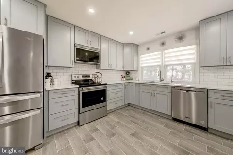 Kitchen - 6017 Wheeler Ln, Broad Run, VA 20137 photo 3 of 3
