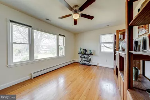 Living - 6017 Wheeler Ln, Broad Run, VA 20137 photo 3 of 3