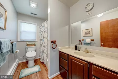 Bath - 6017 Wheeler Ln, Broad Run, VA 20137 photo 2 of 3