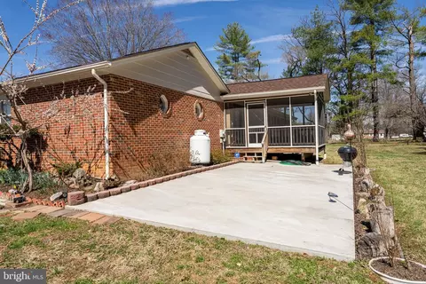 Exterior - 6017 Wheeler Ln, Broad Run, VA 20137 photo 7 of 9