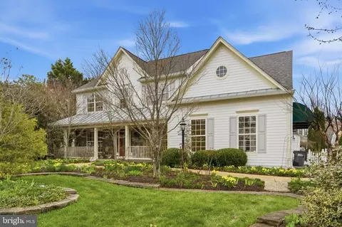 8215 Katie Lynn Ct, Gainesville, VA 20155