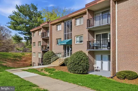 1604 Renate Dr #203, Woodbridge, VA 22192