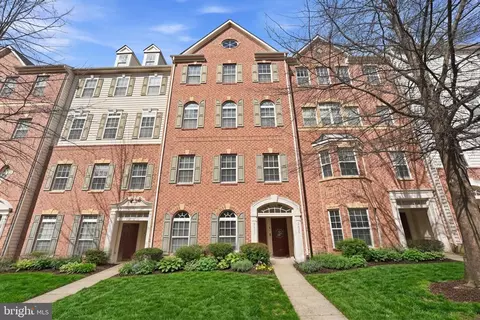 2623 Eastbourne Dr #285, Woodbridge, VA 22191