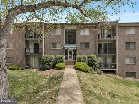 12705 Dara Dr #T3, Woodbridge, VA 22192