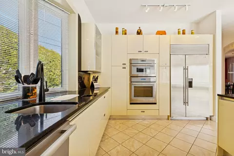 Kitchen - 8268 Roxborough Loop, Gainesville, VA 20155 photo 6 of 9