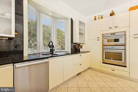 Kitchen - 8268 Roxborough Loop, Gainesville, VA 20155 photo 5 of 9