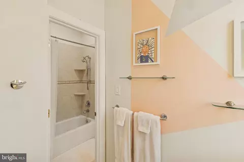 Bath - 8268 Roxborough Loop, Gainesville, VA 20155 photo 3 of 9