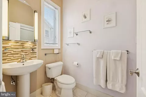Bath - 8268 Roxborough Loop, Gainesville, VA 20155 photo 4 of 9