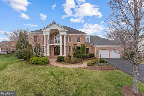 8382 Pedigrue Ct, Gainesville, VA 20155
