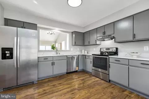 Kitchen - 15056 Silver Leaf Ct, Dumfries, VA 22025 photo 2 of 3