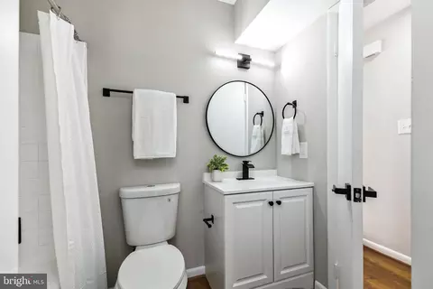 Bath - 15056 Silver Leaf Ct, Dumfries, VA 22025 photo 1 of 3