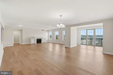 485 Harbor Side St #604, Woodbridge, VA 22191