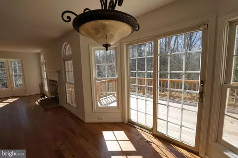 Living - 6195 River Forest Dr, Manassas, VA 20112 photo 3 of 10