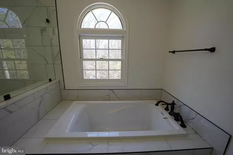 Bath - 6195 River Forest Dr, Manassas, VA 20112 photo 5 of 8