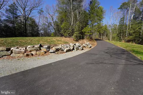Exterior - 6195 River Forest Dr, Manassas, VA 20112 photo 11 of 17