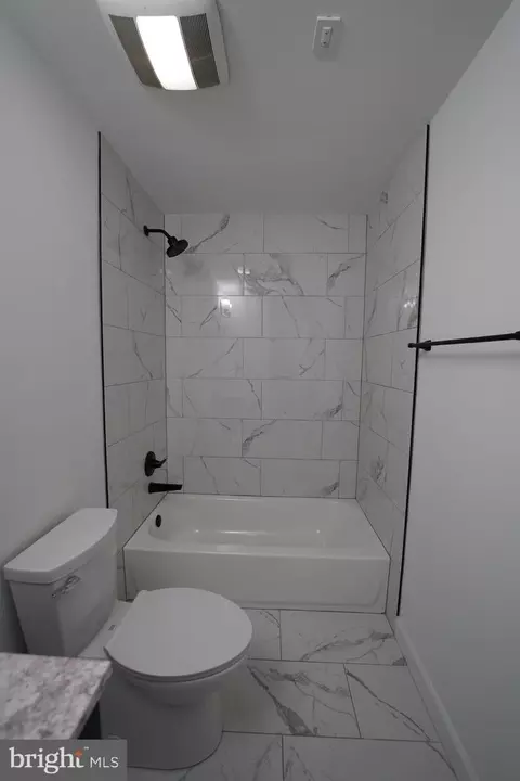 Bath - 6195 River Forest Dr, Manassas, VA 20112 photo 6 of 8